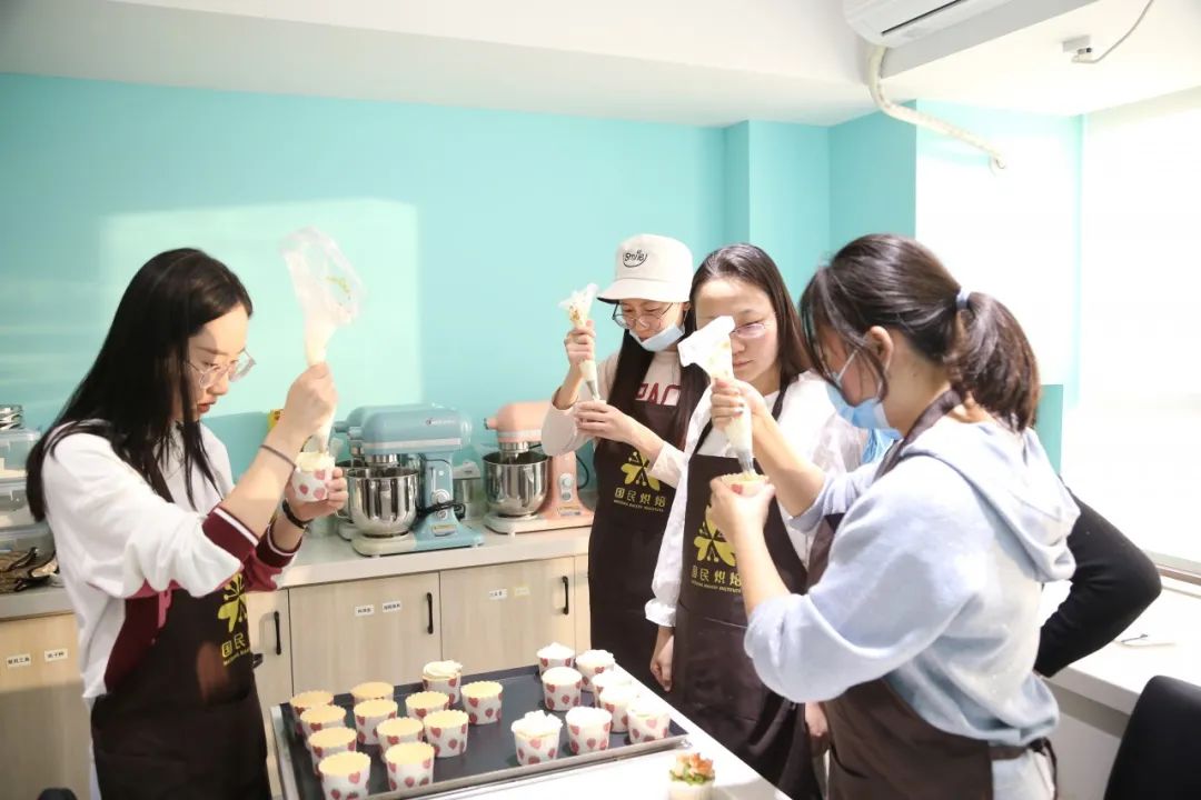 体验最受大朋友喜爱的纸杯蛋糕烘焙课堂这个活动可不要错过哦如果没有
